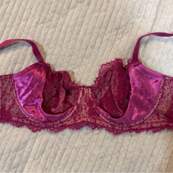 Victoria’s Secret Dream Angels Berry Velvet Lace Push Up w/o Padding Bra VS 32DD - Picture 2 of 8